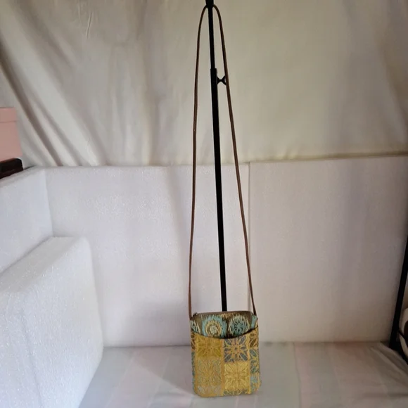 Maruca Cupcake Crossbody Purse / Small bag - Picture 3 of 16